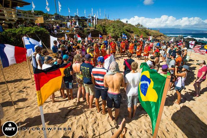 Hawaiian blessing at Ho’okipa seemed to do the trick © Si Crowther / AWT http://americanwindsurfingtour.com/